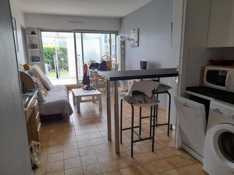 F1 véranda jardinet en résidence front de mer Bernières-sur-Mer Esterno foto